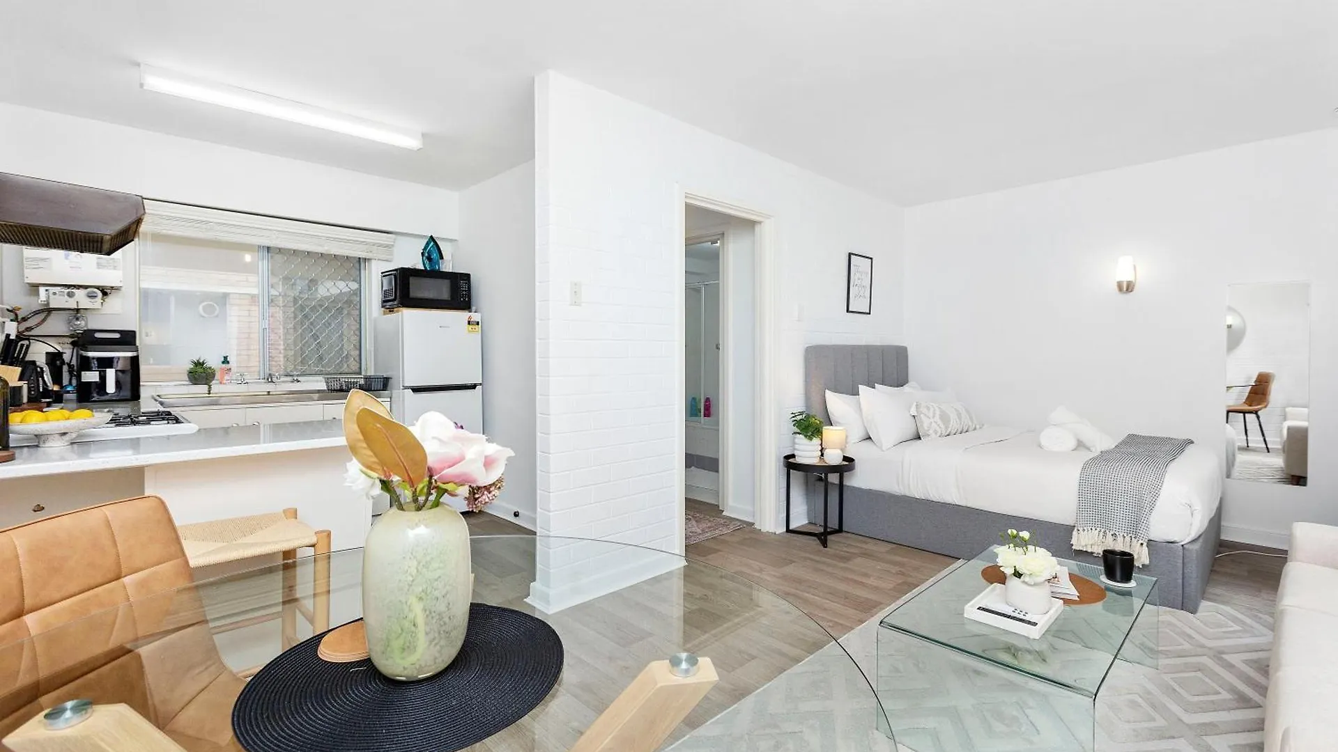 Urban Chic Studio By 'The Strip' Perth 0*,  Australia